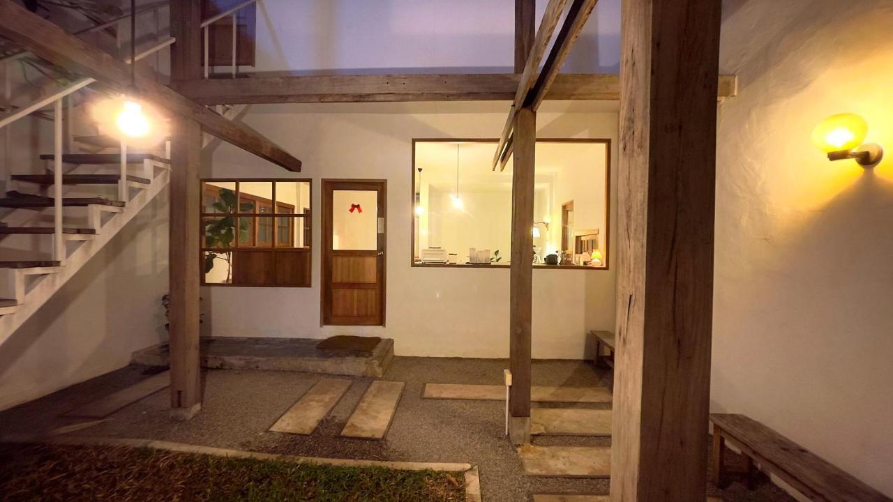 Paper Plane Cnx Bed and Breakfast Chiang Mai Buitenkant foto